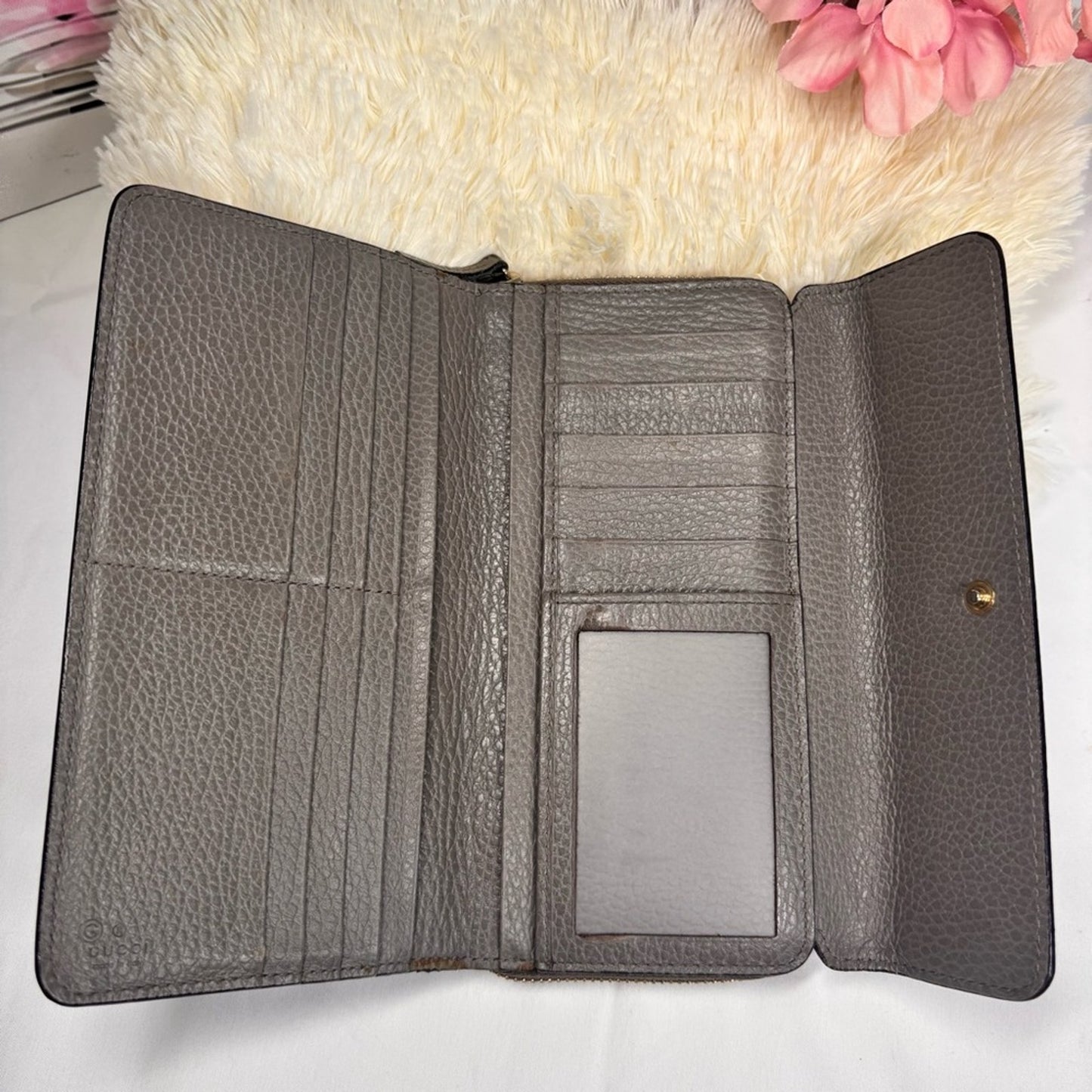 Gucci Betty Leather Zip-Around Taupe Organizer Wallet ✨