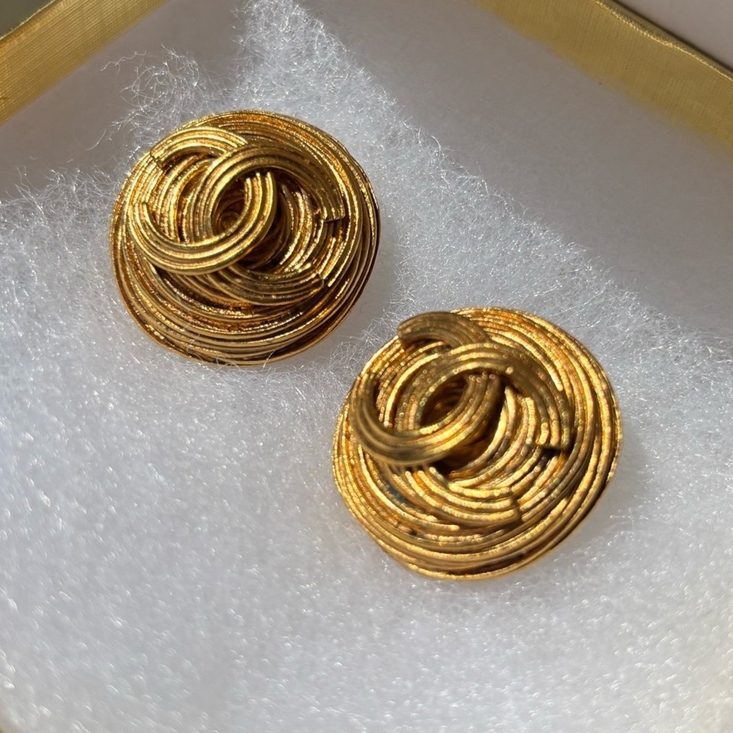 Chanel Vintage CC Round Clip-On Gold Plated Earrings✨