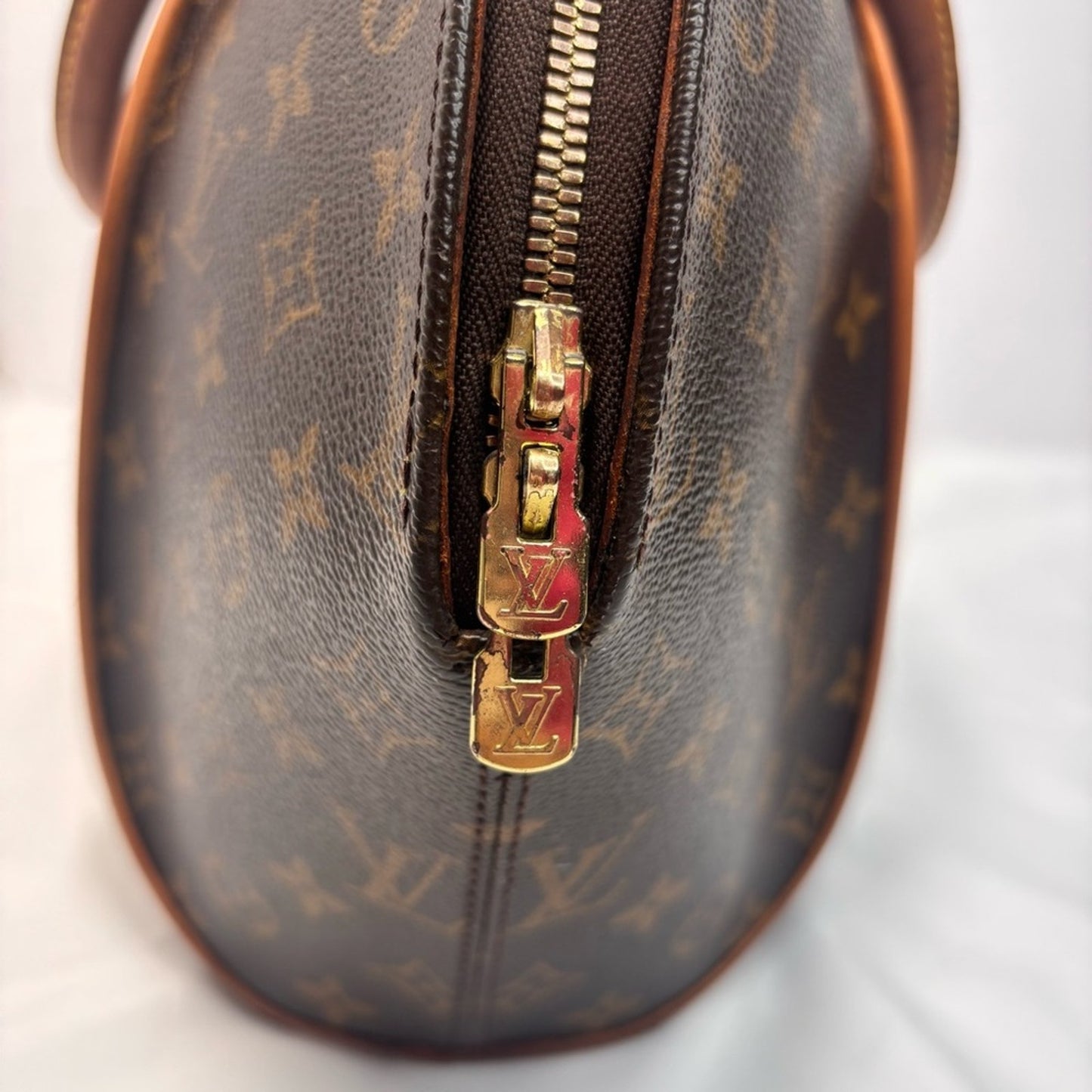 Louis Vuitton Monogram Ellipse MM with lock and Key with COA✨
