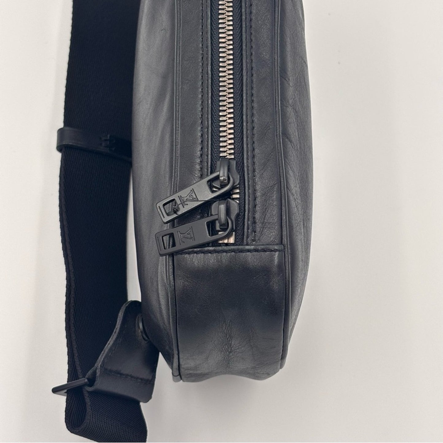 Louis Vuitton Pochette Gange Limited Edition Roppongi unisex Black Calf Leather✨