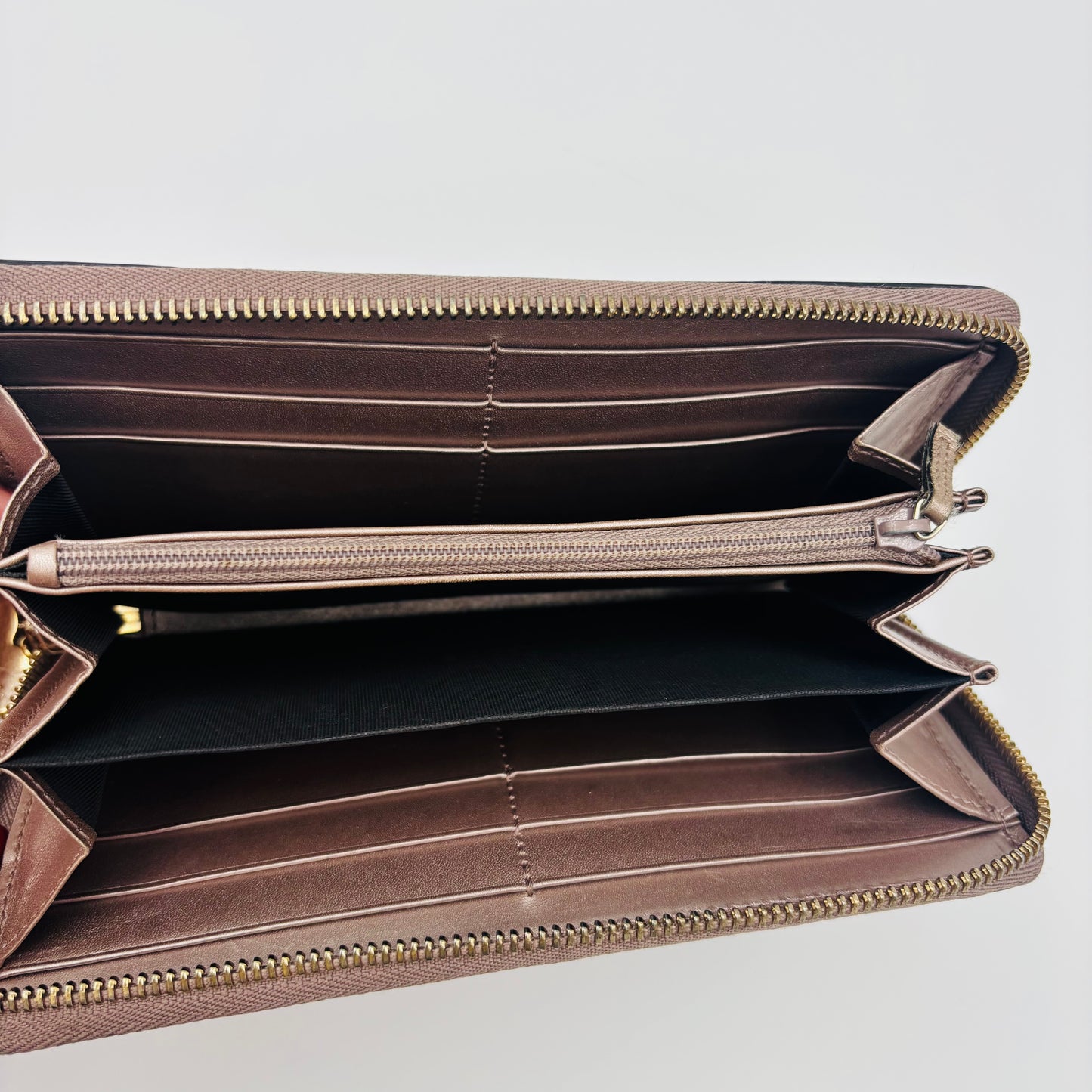 Gucci Metallic Microguccissima Zip Around Heart Wallet Pink - Pre Owned ✨