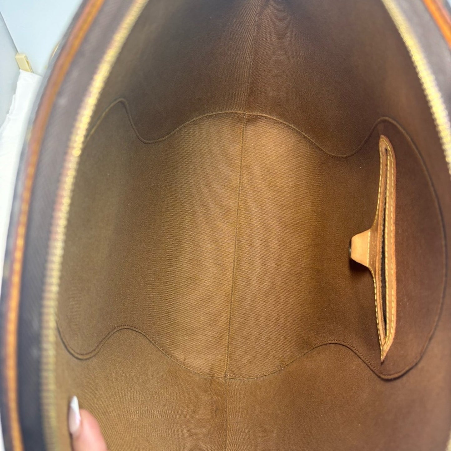 Louis Vuitton Monogram Ellipse MM with lock and Key with COA✨