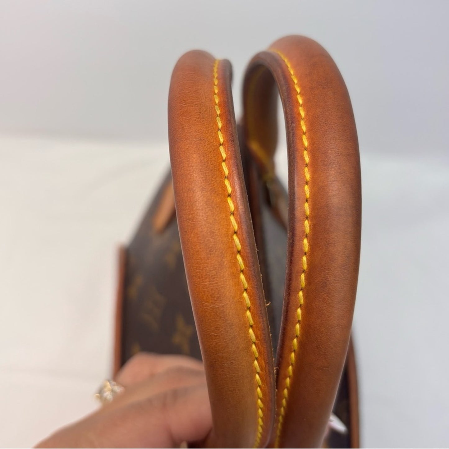 Louis Vuitton Monogram Ellipse MM with lock and Key with COA✨