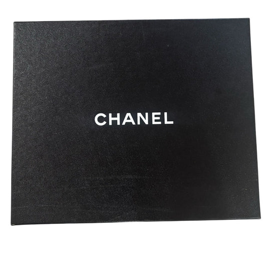 Chanel Black and white Box