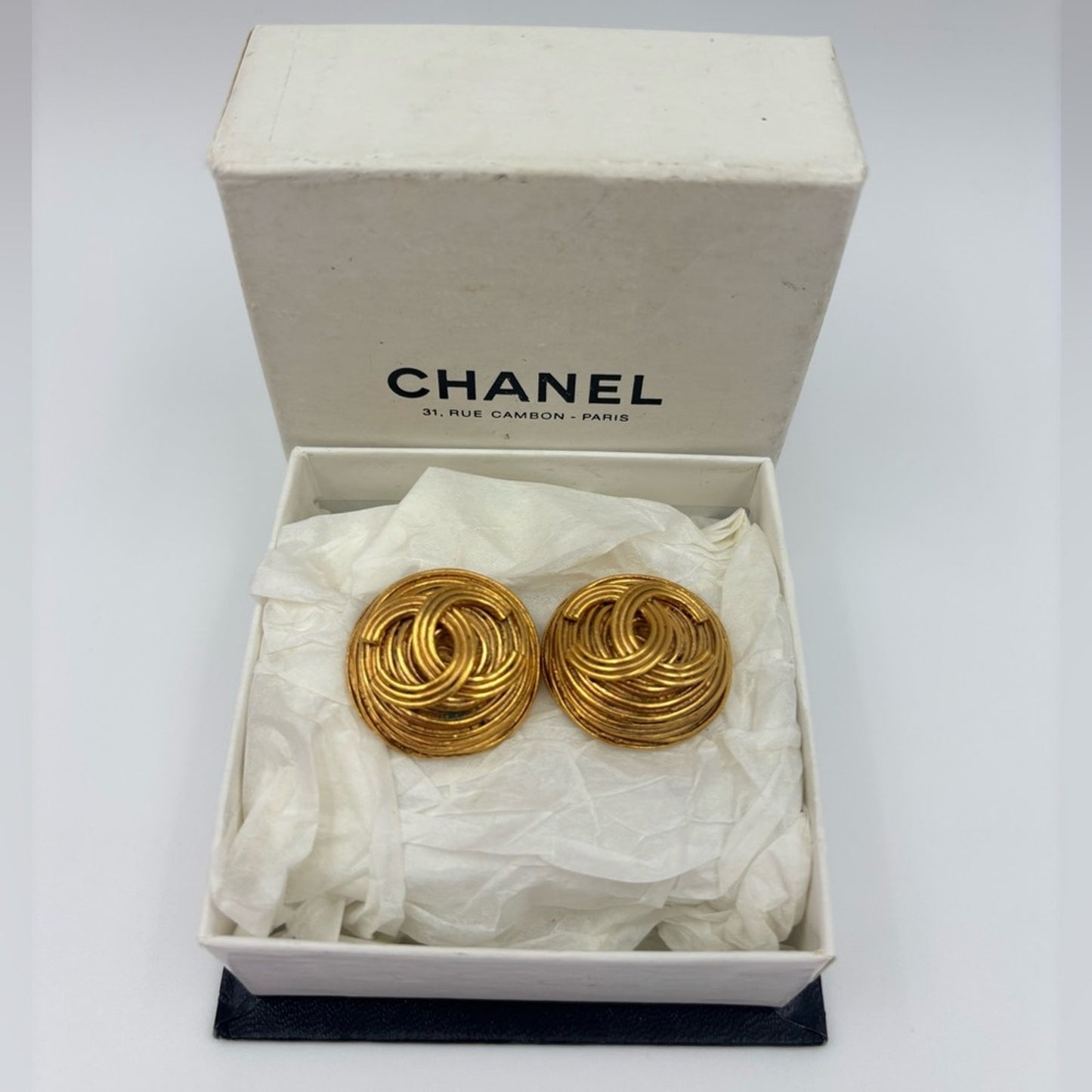Chanel Vintage CC Round Clip-On Gold Plated Earrings✨