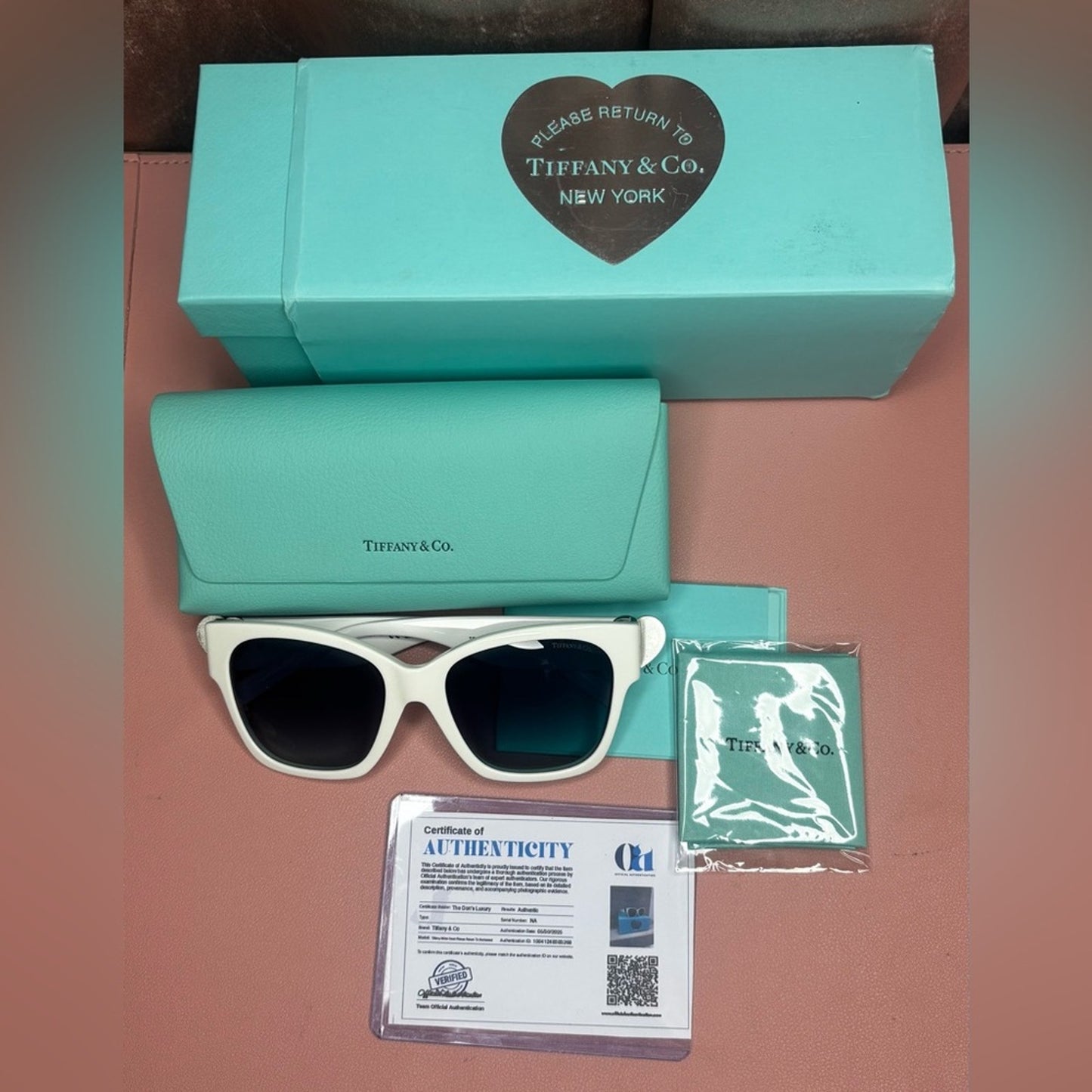 Tiffany & Co Return to Tiffany Sunglasses in White with Tiffany Blue Lenses