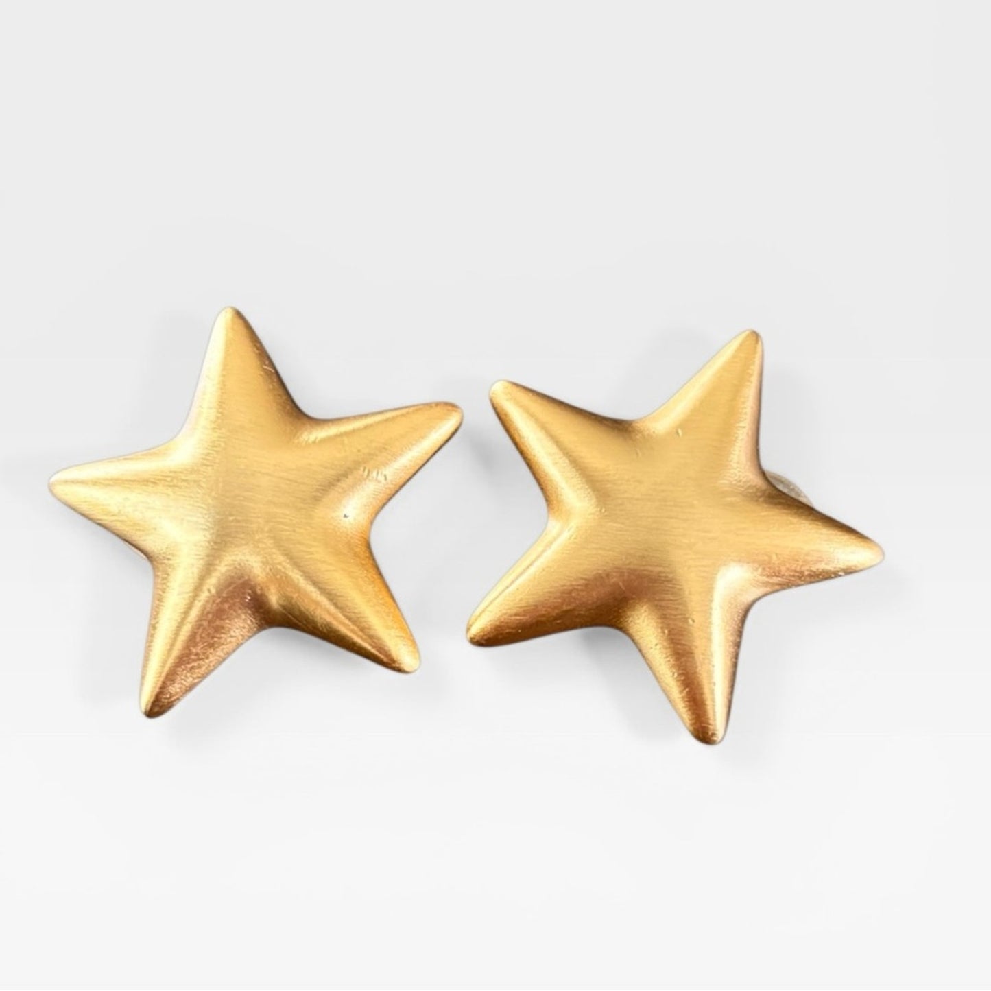 ANNE KLEIN AK signed vintage matte gold plated star designer clip on earrings