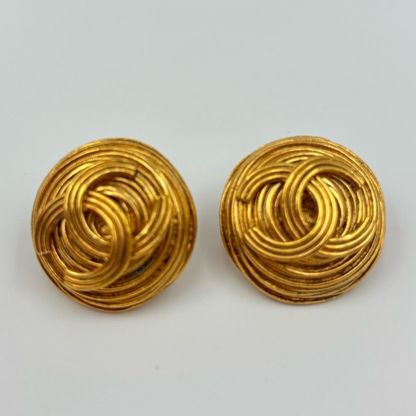 Chanel Vintage CC Round Clip-On Gold Plated Earrings✨