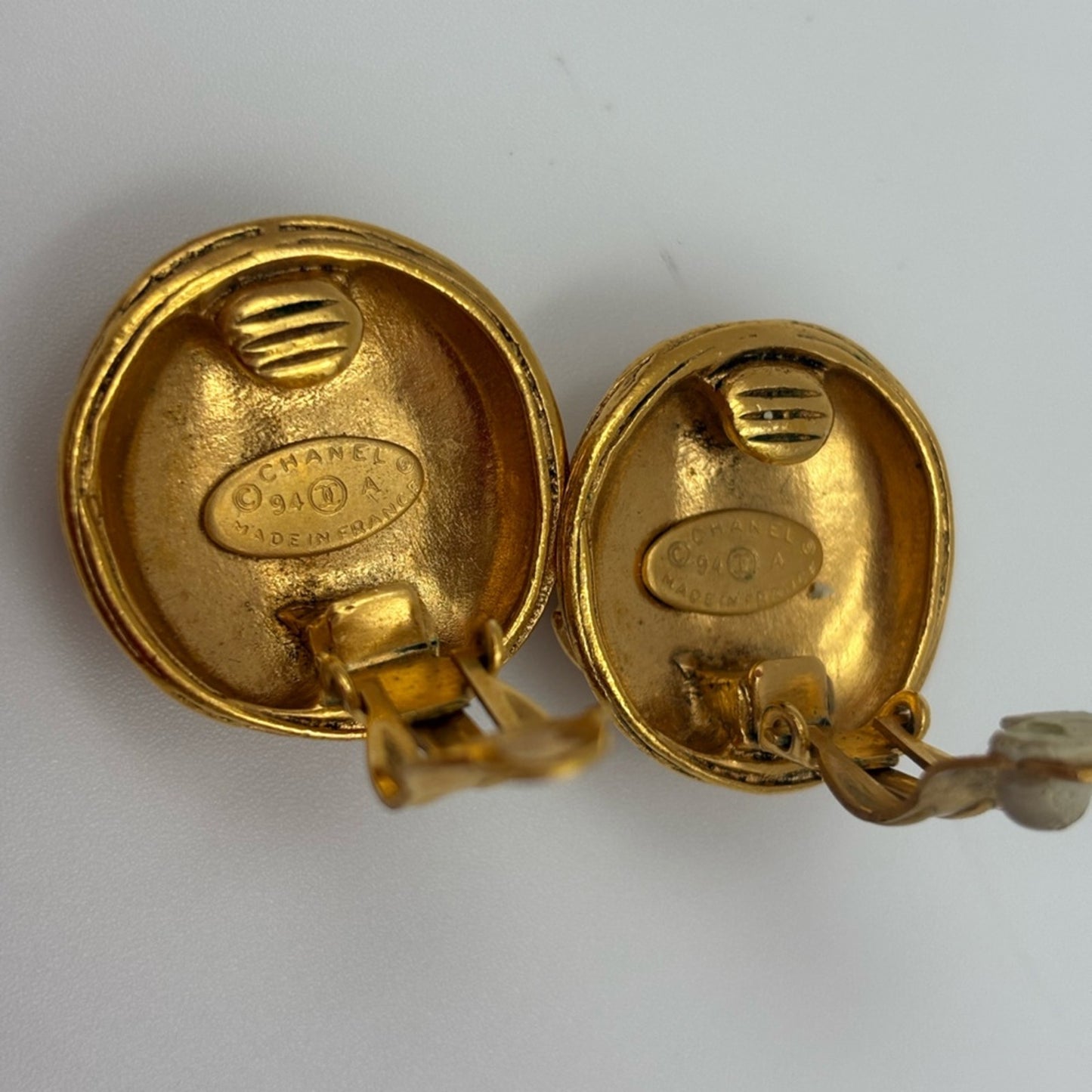 Chanel Vintage CC Round Clip-On Gold Plated Earrings✨
